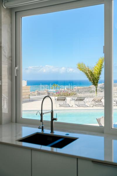Foto a866d948-dd91-4eb0-96b4-132392fad4bf. Chalet exclusiva villa de una planta con impresionantes vistas al mar y a las montañas en la zona del duque, tenerife south en Adeje