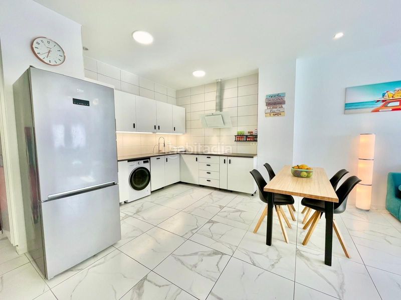 Foto 1a25f96a-f3e5-4855-942d-c724088a0714. Alquiler apartamento moderno apartamento en edificio libra en Adeje