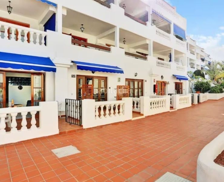 Foto f1b6aa43-2d8b-4df7-be7d-33c77b49e8ea. Apartament amb piscina a Los Cristianos Arona