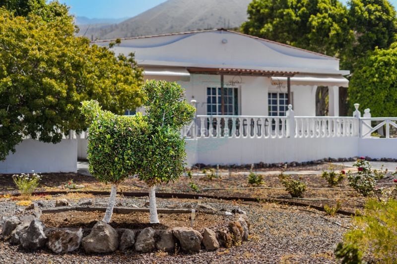 Foto c7cbefd7-9764-473c-83cc-99a74110b159. Casa a Playa de San Juan Guía de Isora