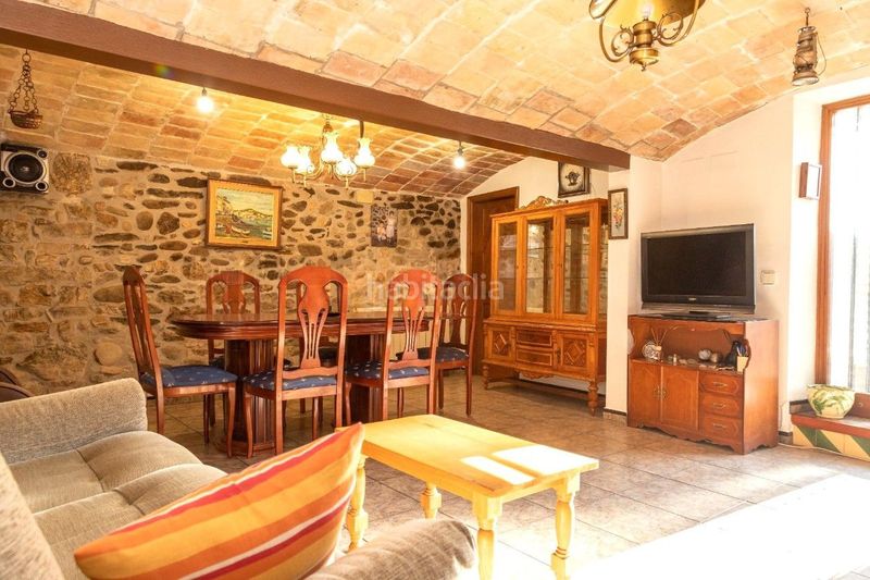 Foto a40df0c9-2fff-41c0-9034-35500535bad4. Casa amb calefacció a Celrà