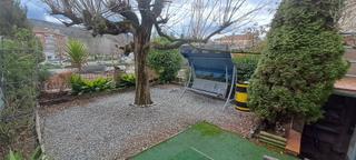 Casa adossada a Olot. Casa con jardin y mucho encanto