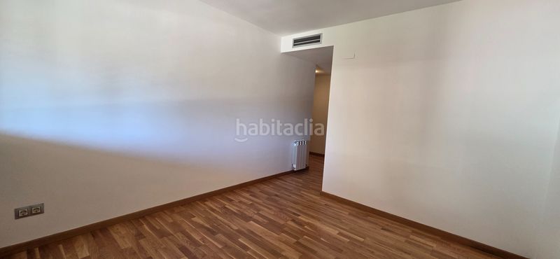 Foto 0e0ceff0-0239-4ea1-926d-98f10b3ff259. Dúplex amb calefacció a La Bordeta Barcelona