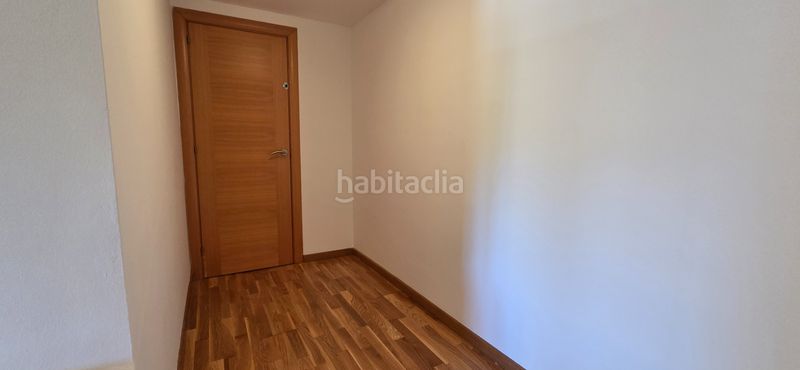 Foto 99048853-0a5f-48f4-a2e6-1f0a6e292ae1. Dúplex amb calefacció a La Bordeta Barcelona