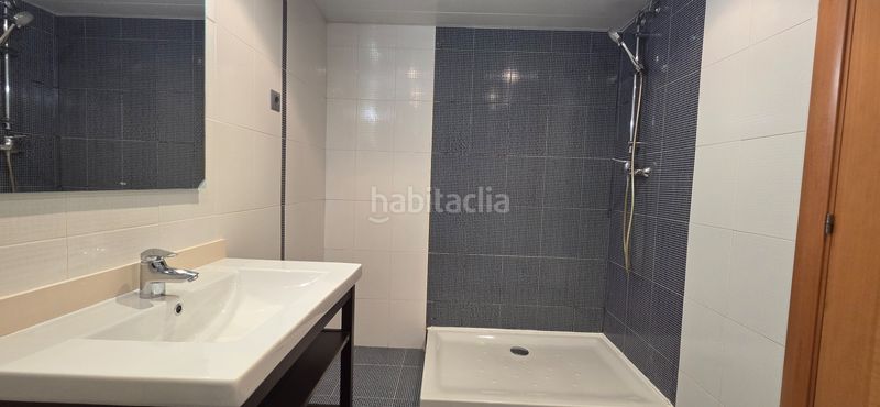 Foto 9e1da0fe-09bd-45a2-b9cb-999b7d9a4339. Dúplex amb calefacció a La Bordeta Barcelona