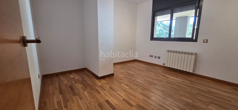 Foto d7e15382-007a-418f-ad6a-e6b9f331fcfe. Dúplex amb calefacció a La Bordeta Barcelona