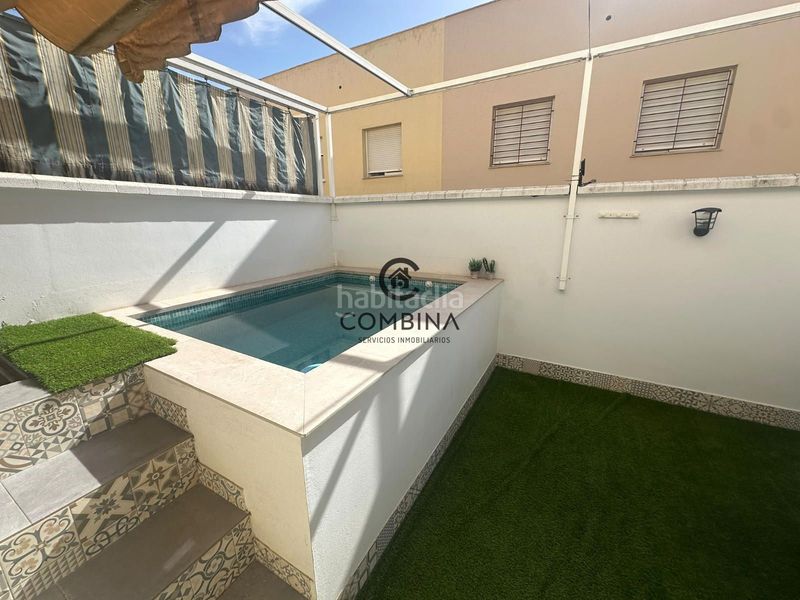Foto 20eb7403-5595-4904-acf3-565141b76173. Casa adossada amb aparcament piscina a Centro - Barriada Mallorca Camas
