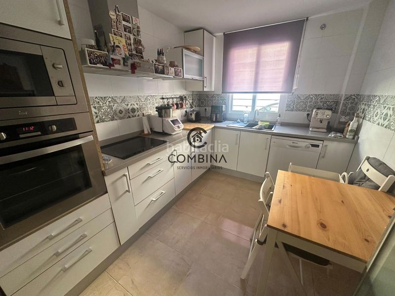 Foto f5a1b4a8-2a1a-4cc2-a3cf-57c611d18688. Casa adossada amb aparcament piscina a Centro - Barriada Mallorca Camas