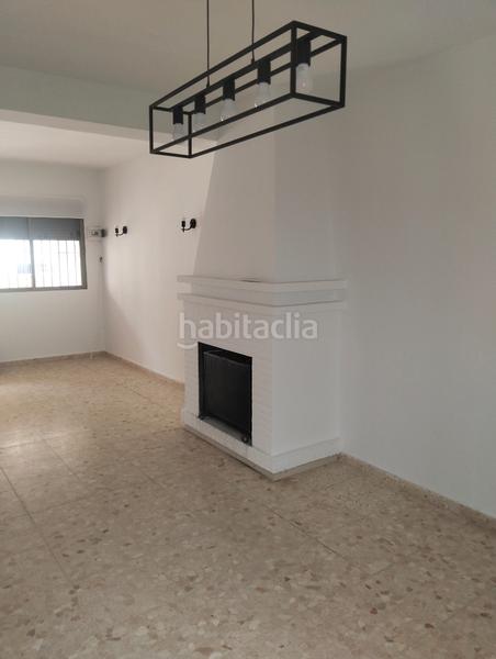 Foto cc63a6bf-7a73-4735-af5d-252f7d9594f7. Casa adossada amb xemeneia a Punta Umbría