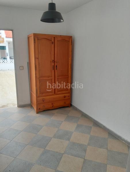 Foto e0f7a8bd-e7b3-438a-95b8-4bc54f8c1293. Casa adossada amb xemeneia a Punta Umbría