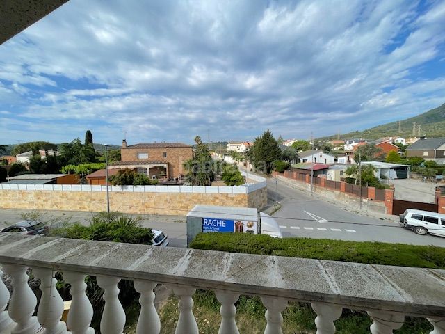 Foto 220f755b-f619-4c13-88c7-0d9eaf1a95ed. Casa amb aparcament a Sentmenat