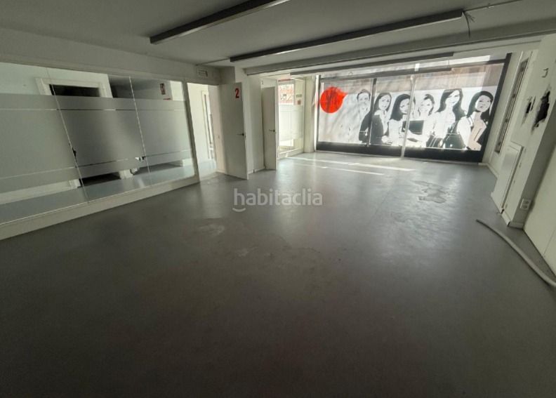 Foto 9bee4c74-2f76-48d0-82cf-e4c722d34a7f. Local comercial a Centre Sabadell