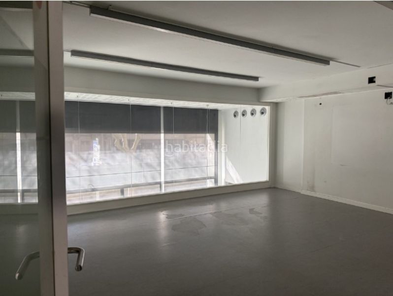 Foto f2f6b136-5b8b-4032-a26f-eb067a20bf23. Local comercial a Centre Sabadell