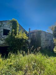 Masia a Irixo (O). Casa a reformar en souteliño, o irixo
