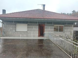 Miete Haus in Irixo (O). Casa en alquiler lousado (loureiro, o irixo)