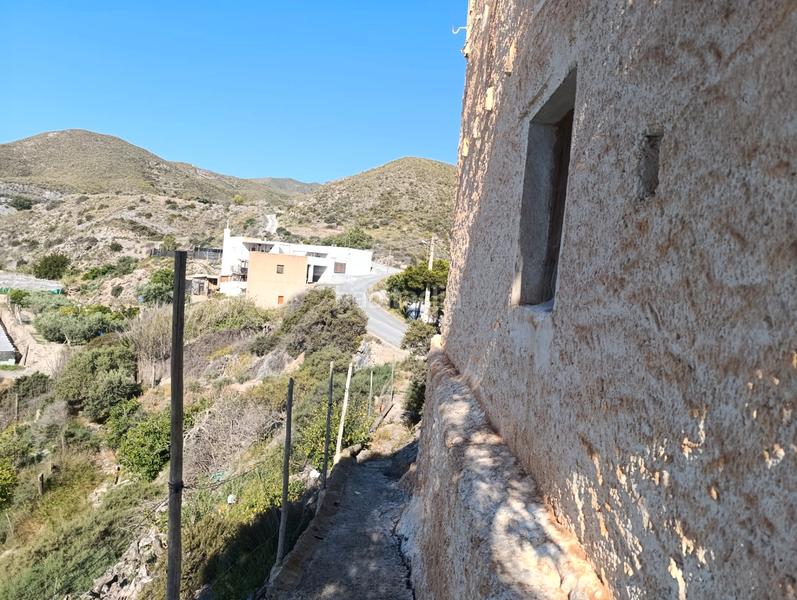 Foto 40d7a07c-ad15-42e4-828a-971e8e25f014. Masia a Adra