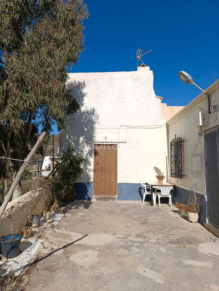 Foto ffcd7220-f7c7-4b49-af03-6baa1c6f95e5. Masia a Adra