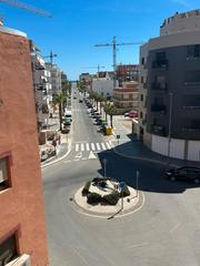 Pis a Calle victoria de la paz 10. Vivienda en adra