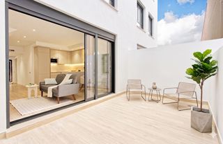 Reihenhaus in Carrer de burgos 38. Casa obra nueva, con terrazas y parking privado. Neubau