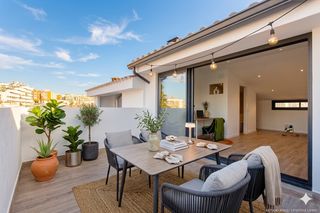 Reihenhaus in Carrer de burgos 38. Casa obra nueva, con terrazas y parking privado. Neubau