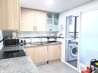 Miete Etagenwohnung in Calle sequia del molí 2. Piso esquinero de 119 m² con piscina, garaje y vistas a la pisci