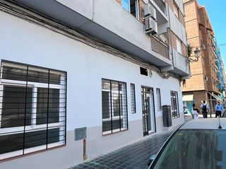 Ground floor  Carrer de l'arquitecte alfaro. Vivienda de diseño actual con espacios funcionales
