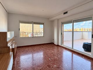 Dúplex  Camí real. Rumbo urbano s. l. presenta esta fantástico ático dúplex de 80 m