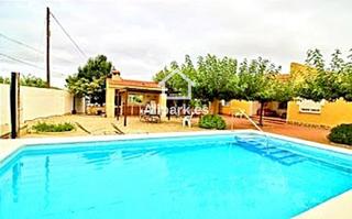 Chalet  Miranda. Chalet con piscina y placas solares en moralet