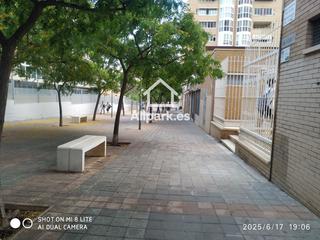 Local Comercial a San Blas. Local comercial 3 niveles en calle peatonal