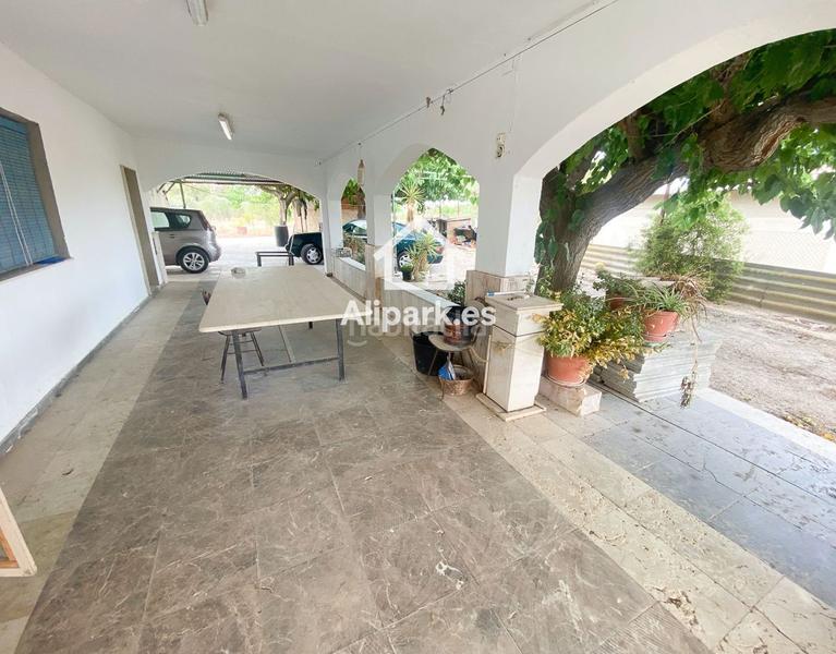 Foto 0716f1db-eb8c-4709-b11c-ff0b6ddffe25. Chalet  con olivos en Novelda