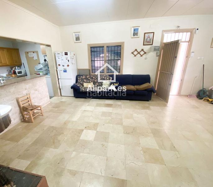 Foto 528c91a5-b174-4a74-b7a6-882c091f0356. Chalet  con olivos en Novelda