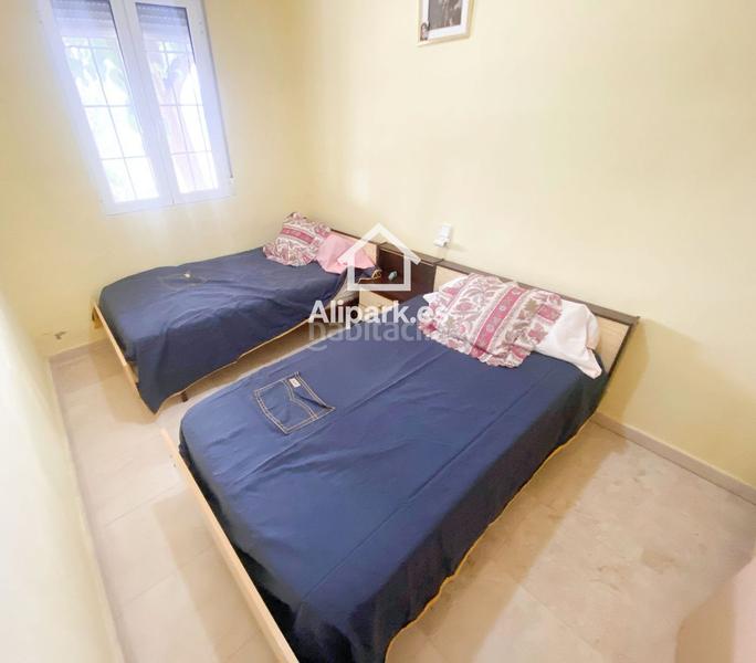 Foto 5fe9f26e-7ea8-43e9-9a37-d83d112d1e7f. Chalet  con olivos en Novelda