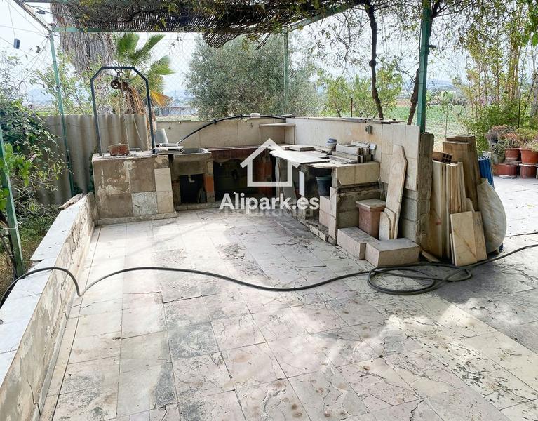 Foto 84e16ee4-fa0c-4a4c-aec8-b4411f798c6b. Chalet  con olivos en Novelda