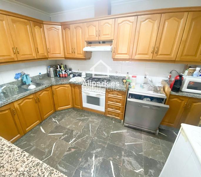 Foto 8c34f5c7-83b8-4195-8848-55bec83813f6. Chalet  con olivos en Novelda