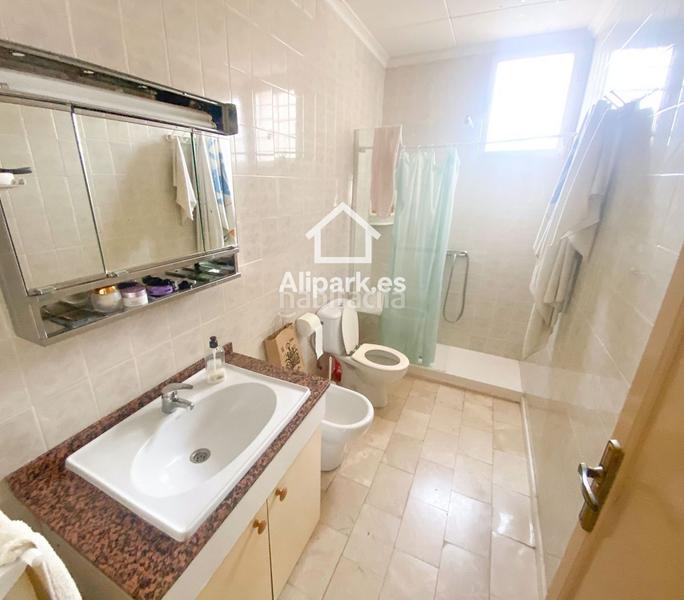 Foto be2b4670-0469-40ad-a47d-34d4171b88f3. Chalet  con olivos en Novelda
