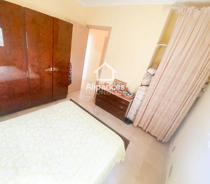 Foto d17b4f84-2704-4117-80a3-ac0d51a2fce6. Chalet  con olivos en Novelda