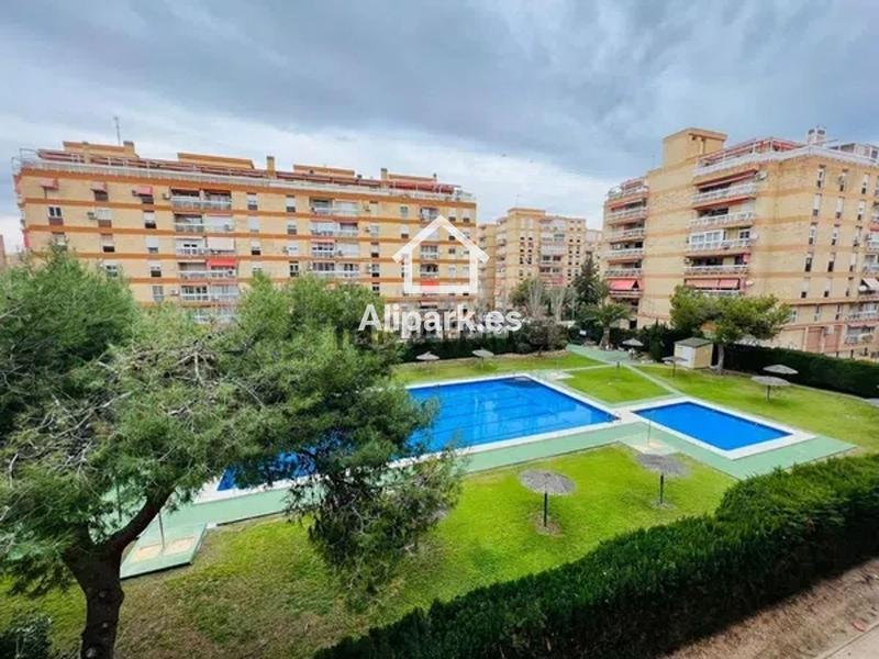 Foto 4b4763be-cdfb-4a36-b481-d5d6c3831516. Piso  en Alipark con piscina en Alipark Alicante