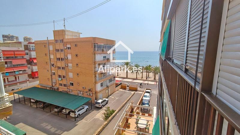 Foto 512dd016-cd86-4b89-85e1-8609aa6f532d. Piso vistas al mar en 1 línea de muchavista en Playa Muchavista Campello (el)