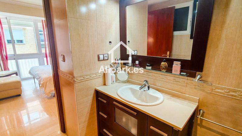 Foto bd099f71-6734-4e9f-8eb6-7ece2413ce77. Piso vistas al mar en 1 línea de muchavista en Playa Muchavista Campello (el)