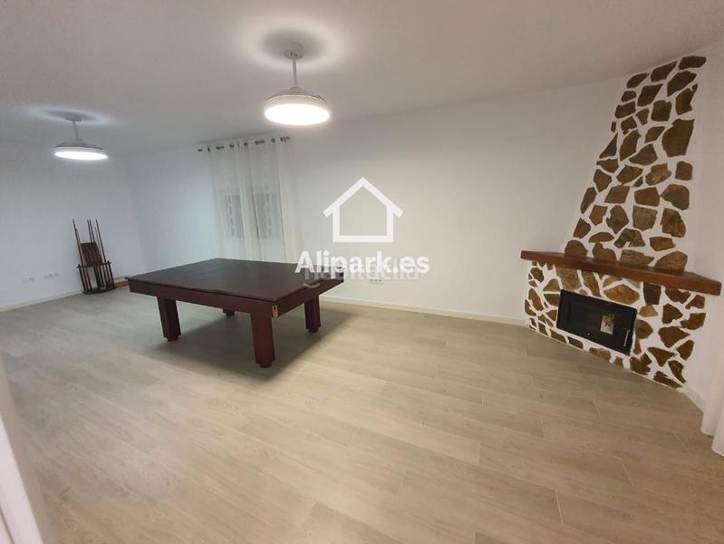 Foto 44bad61a-6998-42c2-b1a6-b6227d82d105. Chalet  reformado con dos viviendas en Tibi