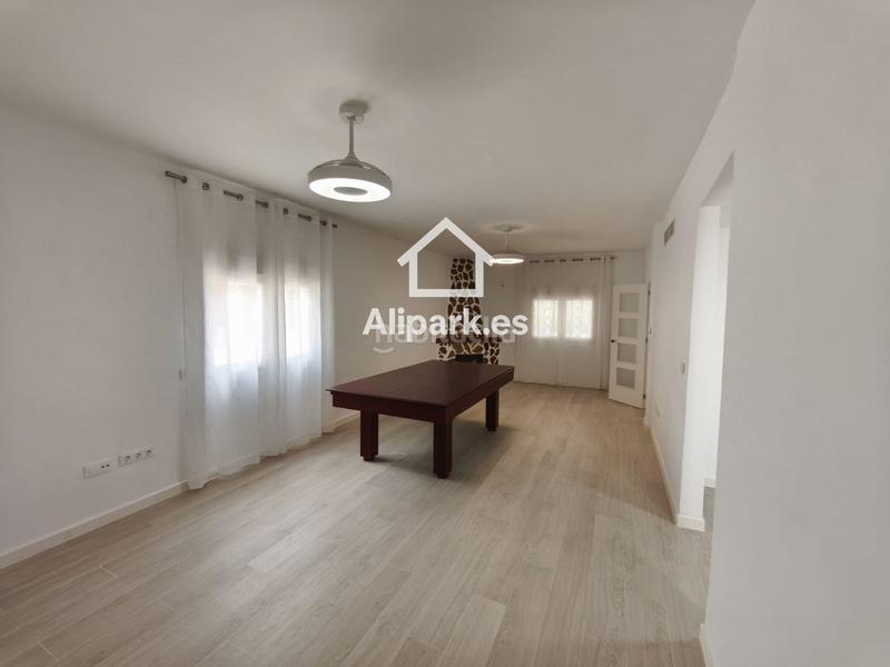 Foto 5eee3f7e-7b17-4e44-9bd7-763541d3e690. Chalet  reformado con dos viviendas en Tibi