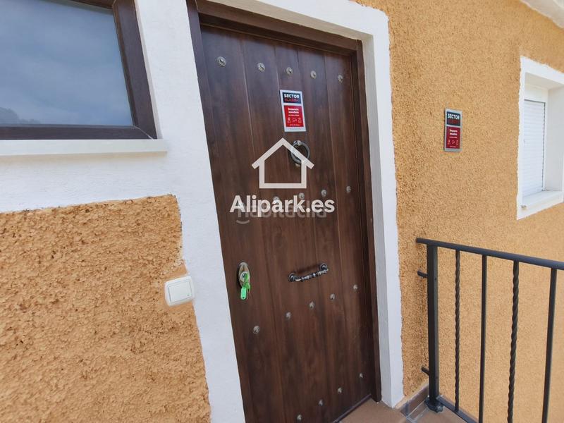 Foto dd391e0e-c002-4f67-8a04-1e03346156c0. Chalet  reformado con dos viviendas en Tibi