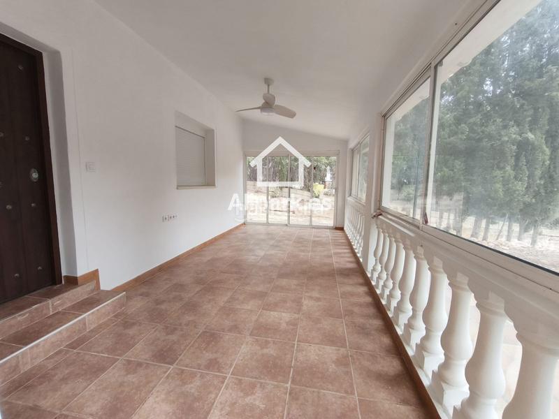 Foto e3516154-8dab-4abd-b57e-eb5d241a9f0a. Chalet  reformado con dos viviendas en Tibi