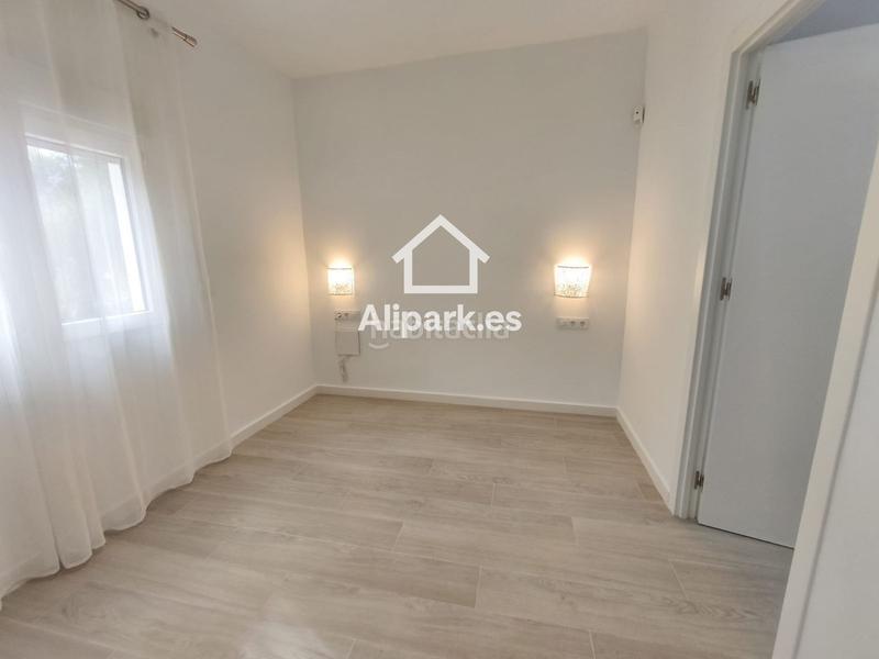 Foto f5f05575-bf6b-4f3b-abe9-c7d5bd938c15. Chalet  reformado con dos viviendas en Tibi