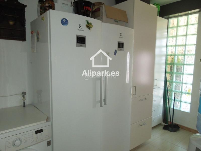 Foto 1f775ea8-af51-49e5-856b-16f6b96f3fc6. Chalet avec chauffage parking piscine dans Villamontes-Boqueres Sant Vicent del Raspeig