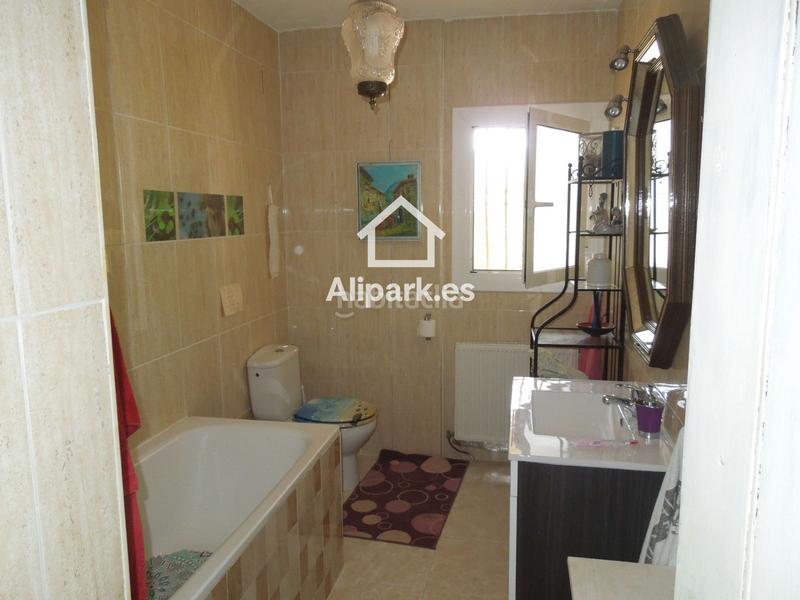 Foto bd909239-1cab-4d7f-aa5b-2641833399d8. Chalet avec chauffage parking piscine dans Villamontes-Boqueres Sant Vicent del Raspeig