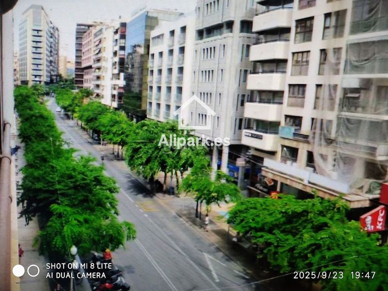 Foto a1ed878b-e311-46c4-bcde-e4a130aaff04. Pis a Barrio del Centro Alicante