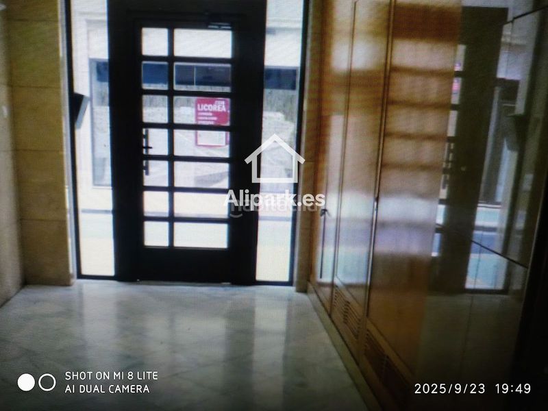 Foto ae9505e4-23b9-4f52-b4f9-bf292a43f1a7. Pis a Barrio del Centro Alicante