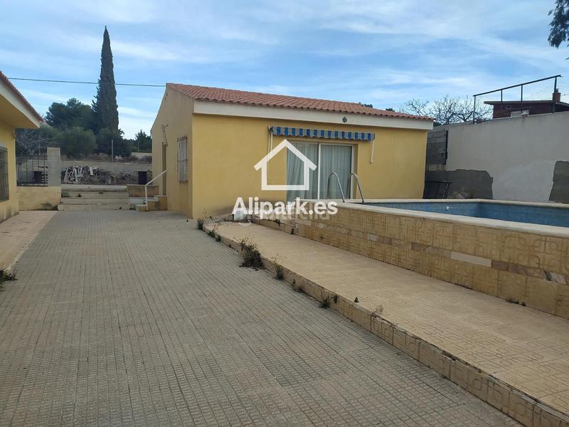 Foto 1ddb1ae9-be0d-4517-890d-050d2f3a354b. Chalet con parcheggio piscina in Moralet Alicante