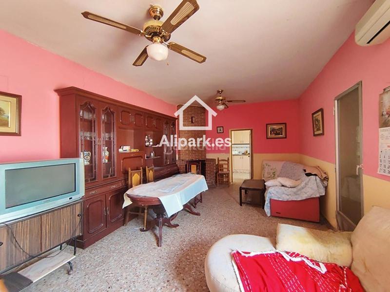 Foto 387fb208-3cf5-40d3-a2d7-f70f07fbbfc8. Chalet con parcheggio piscina in Moralet Alicante